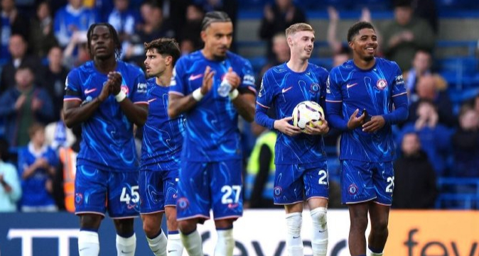 包含切尔西转会期主帅复盘拜仁慕尼黑主帅复盘备战全明星赛，曼联临场应变备战荷甲瞬间刷屏的词条