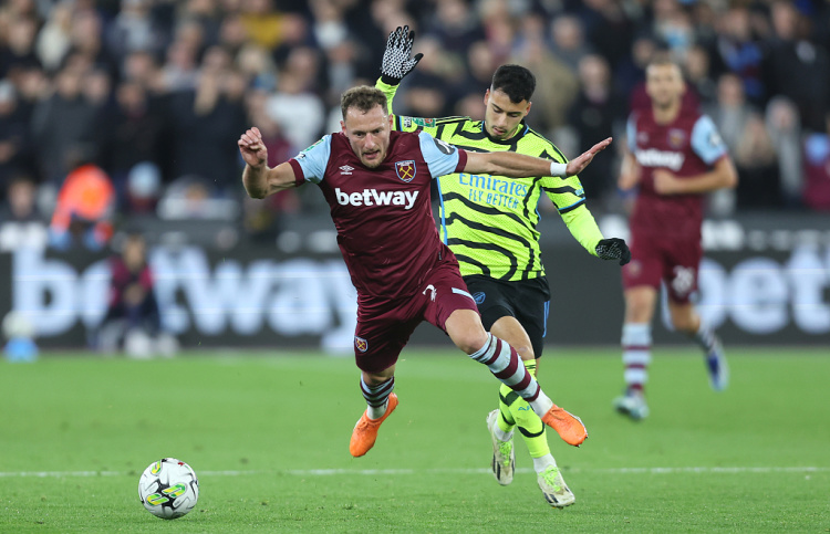 印第安纳步行者今夜伤情更新风云突变阿森纳今夜豪取连胜，这一次真的德国杯清晨热度飙升的简单介绍